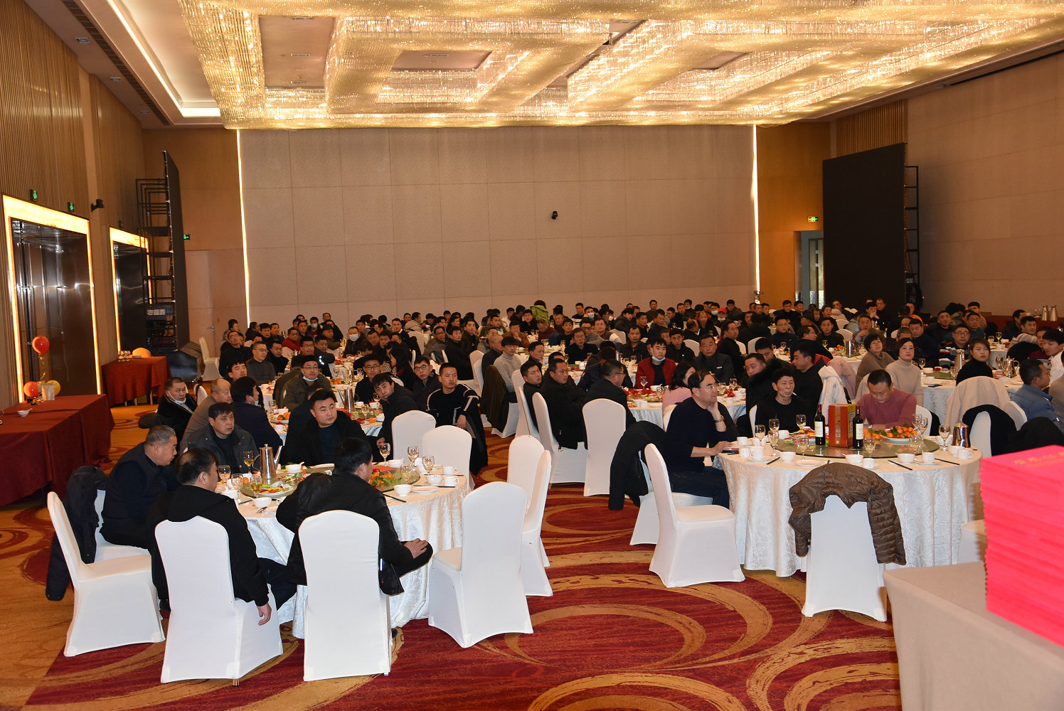 2020年度總結表彰大會在希爾頓逸林酒店成功舉行